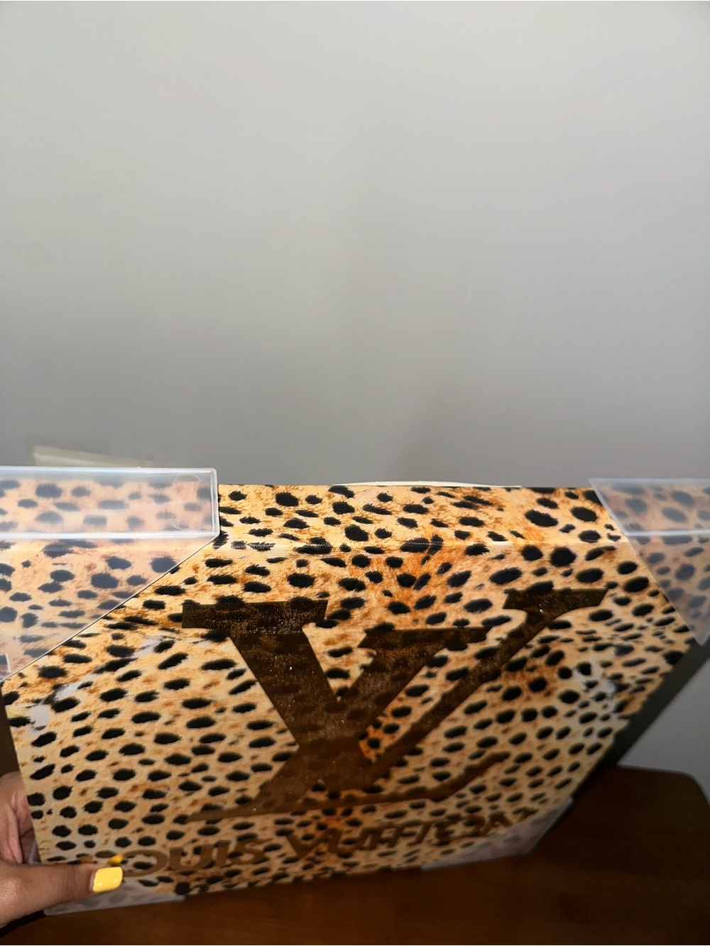 Louis Vuitton Leopard Motif Plaque in Gold and Tan - Picture 5 of 5